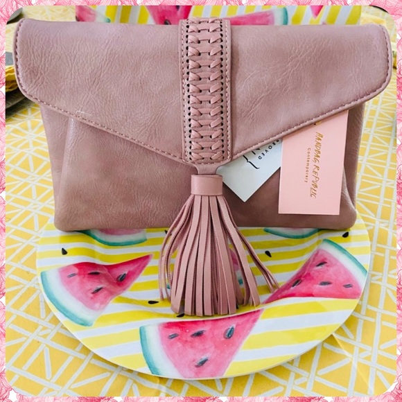 Handbags - 🆕 Handbag chic Vegan leather purse